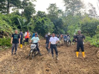 Jalan Pintas ke Desa Dengeng-dengeng Tembus saat Bupati Sidrap Kunker dan Program  Bermalam di Desa