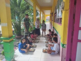 Kodim 1420/Sidrap dan SPPG Sukses Salurkan Makan Bergizi Gratis untuk Siswa/Siswi, Ibu Menyusui dan Ibu Hamil