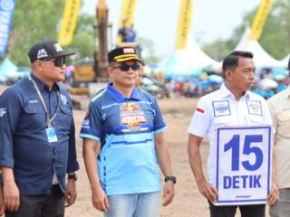 Wabup Pinrang Buka Resmi Kejurnas Motor Cross MX 2025 di Sirkuit Malimpung