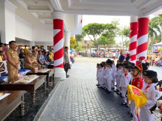 Gerak Jalan HUT RI Tingkat Kabupaten Sidrap Disambut Meriah Warga dan Bupati Sidrap