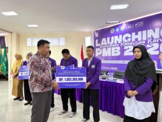 Fantastis, UNIMEN Kucurkan Beasiswa Internal 1,05 Miliar untuk Mahasiswa Baru