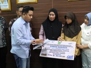 Ahli Waris ASN Dinsos Sidrap Terima Santunan PT Taspen