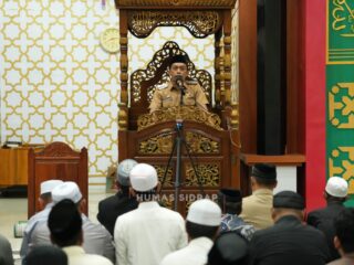 Bupati Paparkan Keberhasilan Ekonomi Sidrap saat Tarawih Berjamaah di Tanru Tedong