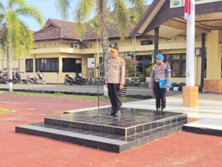 Pelaksanaan Apel Pagi di Halaman Polres Pinrang