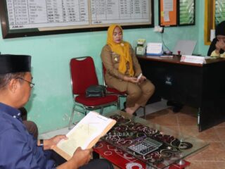 Wakil Bupati Sidrap Bersama Keluarga Tunaikan Zakat Fitrah di Baznas