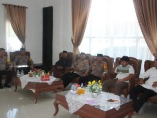 Kapolres Enrekang Hadiri Halal Bihalal di Rujab Wakil Bupati, Disambut Hangat Keluarga Besar Andi Tenri Liwang La Tinro