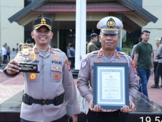 Hadirkan Pelayanan Terbaik Operasi Ketupat 2026, Kapolda Sulsel Berikan Penghargaan Kapolres Sidrap