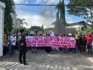 Aliansi Lingkar Tambang Mendesak  Bupati Dan Ketua DPRD Kabupaten Enrekang  Menindaklanjuti  Surat Permohonan Pencabutan IUP CV HKM Di Pemerintah Provinsi Hingga Ke Pusat .