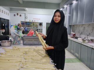 Ide Brilian! Mahasiswa UMS Rappang Ubah Limbah Bakery Jadi Sosis Bernilai Tinggi