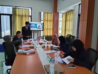 Seminar Tesis, Mahasiswa Prodi Bahasa Inggris UMS Rappang Tawarkan Cara Seru Tingkatkan Listening Siswa