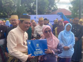 Hardiknas 2026, LLDIKTI IX Serahkan Satyalancana Karya Satya 30 Tahun Pada Direktur Pasca Sarjana UMS Rappang