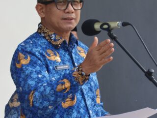 Wabup Pinrang Pimpin Upacara Harkitnas, Tekankan Perlindungan Generasi Muda di Era Digital