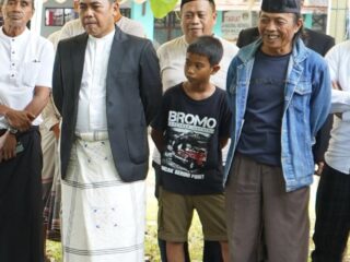 Bupati Wajo Hadiri Penyembelihan Sapi Kurban Di Area Disporabudpar.
