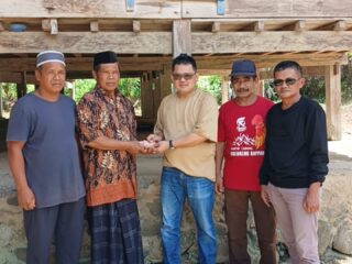 Dari Batam untuk Kampung, A. Efe Gelontorkan Bantuan Demi Masjid Tana Toro