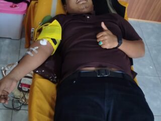 Sambut Hari Bhayangkara, Pengurus PWI Sidrap Donorkan Darah di Mapolres Sidrap