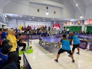 Di Arena Porsenijar PGRI, Wabup Sidrap  Nurkanaah Beri Dukungan untuk Kontingen PGRI Sidrap