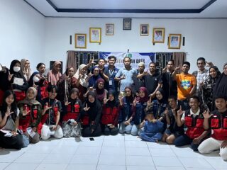 Mahasiswa KKN UMS Rappang Latih Warga Desa Lombo Olah Teh Rimpang Bernilai Ekonomi