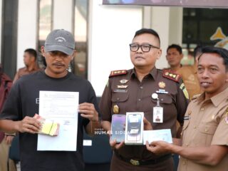 Wujud Penegakan Hukum Transparan, Bupati Syaharuddin Pimpin Pemusnahan Barang Bukti dan Penjualan Langsung di Kejari Sidrap