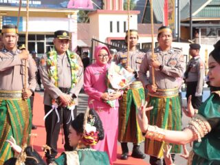 Disambut Tari Paddupa, Nahkoda Baru Polres Sidrap, Indra: Mohon Dukungan dan Kerjasama Seluruh Personel
