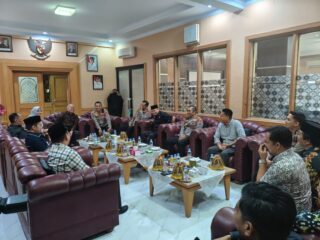 Perkuat Sinergi, Pimpinan dan Anggota DPRD Wajo Sambut Hangat Kunjungan Silaturahmi Kapolres Wajo yang Baru,
