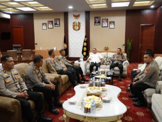 Bupati Wajo Andi Rosman menerima kunjungan Kapolres Wajo AKBP Douglas Mahendrajaya di ruang kerja Bupati Wajo