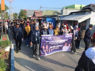 UMS Rappang Turunkan Ratusan Mahasiswa dan Dosen di Jalan Santai HUT RI