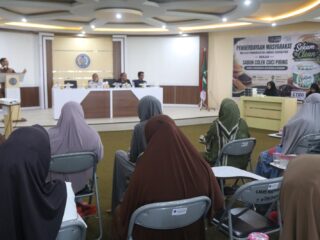 Sulap Limbah Sekam Padi Jadi Cuan, Mahasiswa PPG UMS Rappang Latih Ibu-Ibu Bikin Sabun