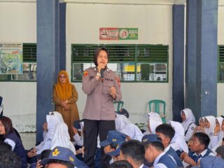 Peduli Pendidikan, Srikandi Polres Sidrap Semarakkan Hari Jadi ke 78 di Sekolah