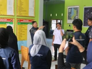 Bertemu Mahasiswa KKN di Bulo, Rektor UMS Rappang Tekankan Praktik Teori Manajemen