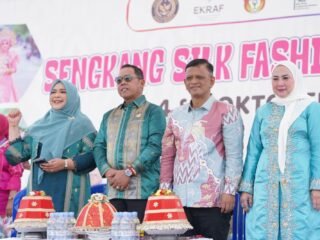 Festival Danau Tempe 2026 Menampilkan Beragam Kreasi Busana Kain Sutera Khas Wajo.