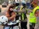 Peduli, Satlantas Polres Sidrap Bagikan masker Gratis Ke pengguna Jalan di Tegah Kabut Asap